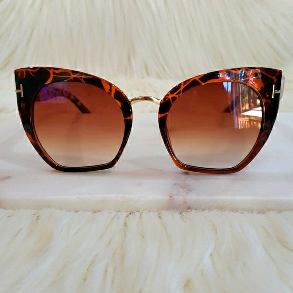 New 🎅 Leopard Cateye Sunglasses with Gold Accent - Picture 3 of 7